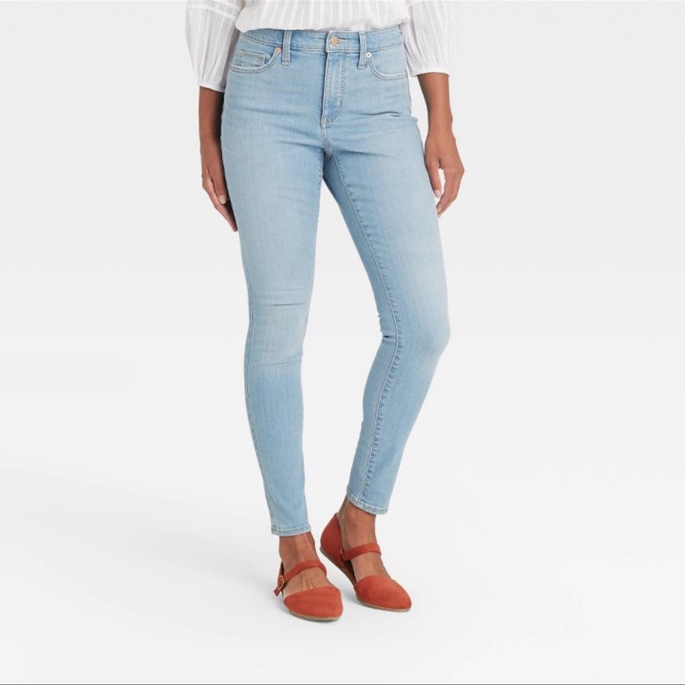 NWT Universal Thread *Sz 4 SHORT* High Rise Skinny Jeans Light Wash - Picture 1 of 6